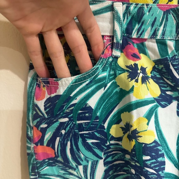 Old Navy Women's Floral Print Shorts - Multicolor - Picture 2 of 6